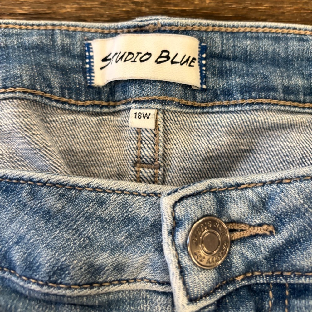 Studio Blue Casey Mid Rise cropped relaxed skinny jean (18w) - Picture 5 of 7